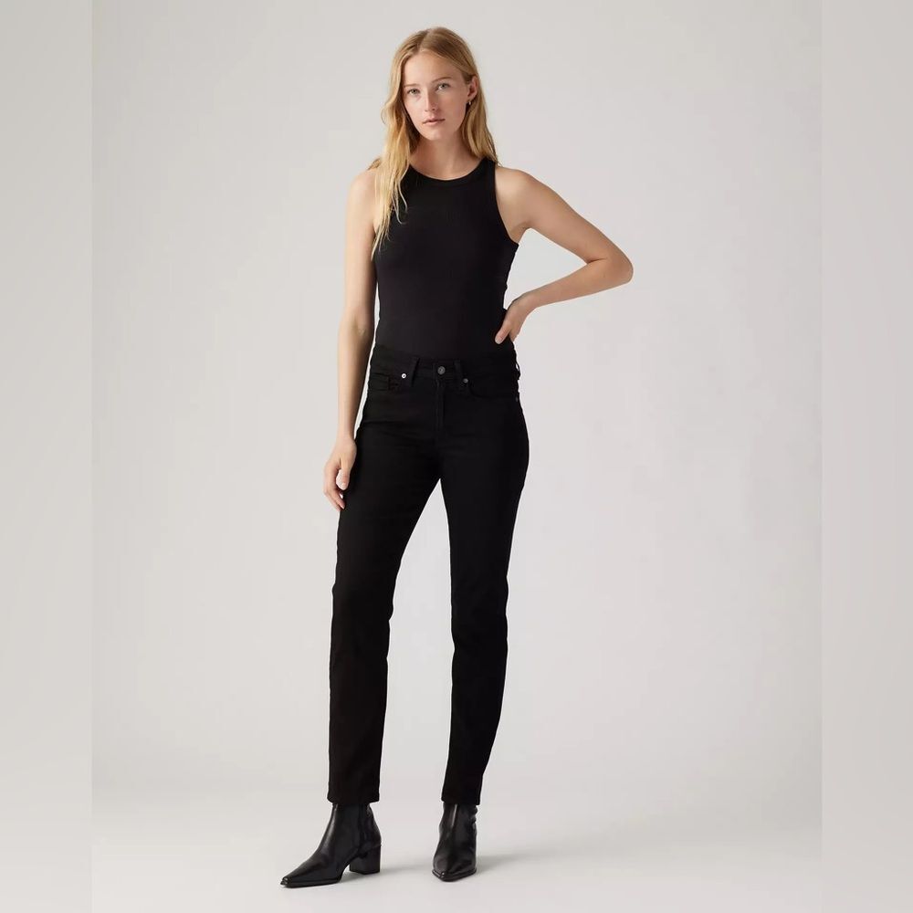 Levi’s CLASSIC STRAIGHT FIT WOMEN'S JEANS Black, size 8